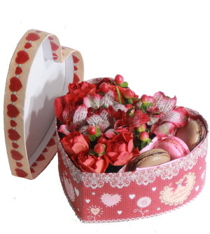 Сердечко с цветами - коробка с 3 макарони Цветы и макарони