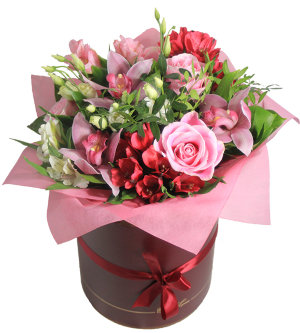 Мон Амур - цветы в шляпной коробке Розы, орхидеи